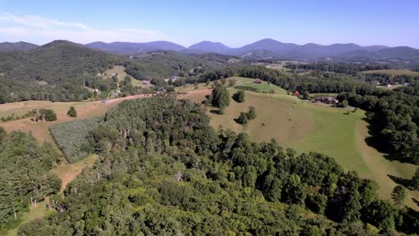 Montaña-De-La-Serpiente-Carolina-Del-Norte,-Nc-En-La-Antena-De-Fondo-Cerca-Del-Condado-De-Watauga-Nc,-Carolina-Del-Norte-Cerca-De-Boone-Y-Blowing-Rock-Nc,-Carolina-Del-Norte