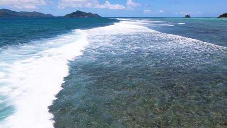 Seychellen-La-Digue-Sonnenuntergang-Meereswellen-Antenne-Drone3.mp4