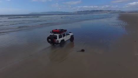 A-white-Jeep-Cherokee-driving-North-up-the