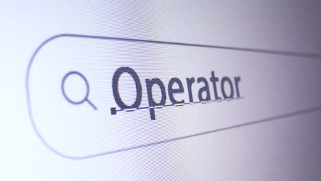 barra de navegador con palabra clave de operador escrita en la pantalla de la computadora, concepto seo