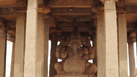 vista panorámica del templo sasivekalu ganesha en hampi