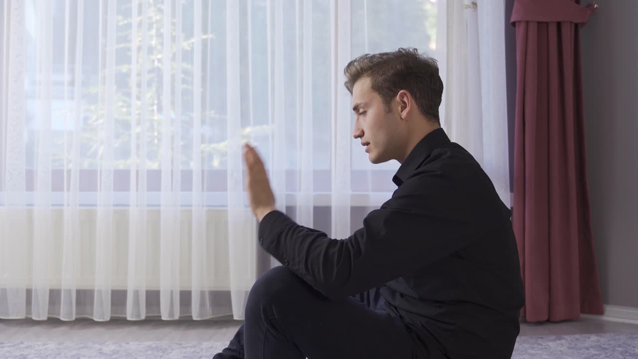 젊은이가 스스로 동기를 부여하고 활성화합니다.