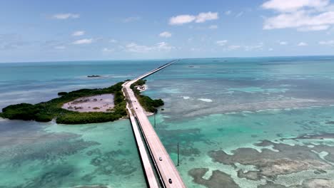 Luftaufnahme-Der-Seven-Mile-Bridge-Ausfahrt-Entlang-Der-Florida-Keys