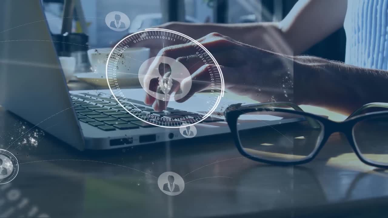animación de iconos y procesamiento de datos sobre un hombre de negocios caucásico usando una computadora portátil