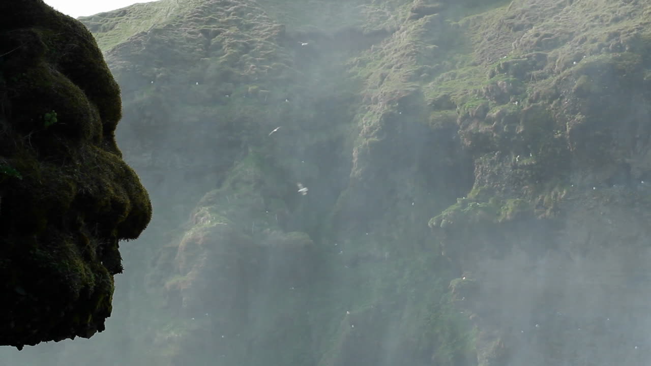 una hermosa cascada en islandia