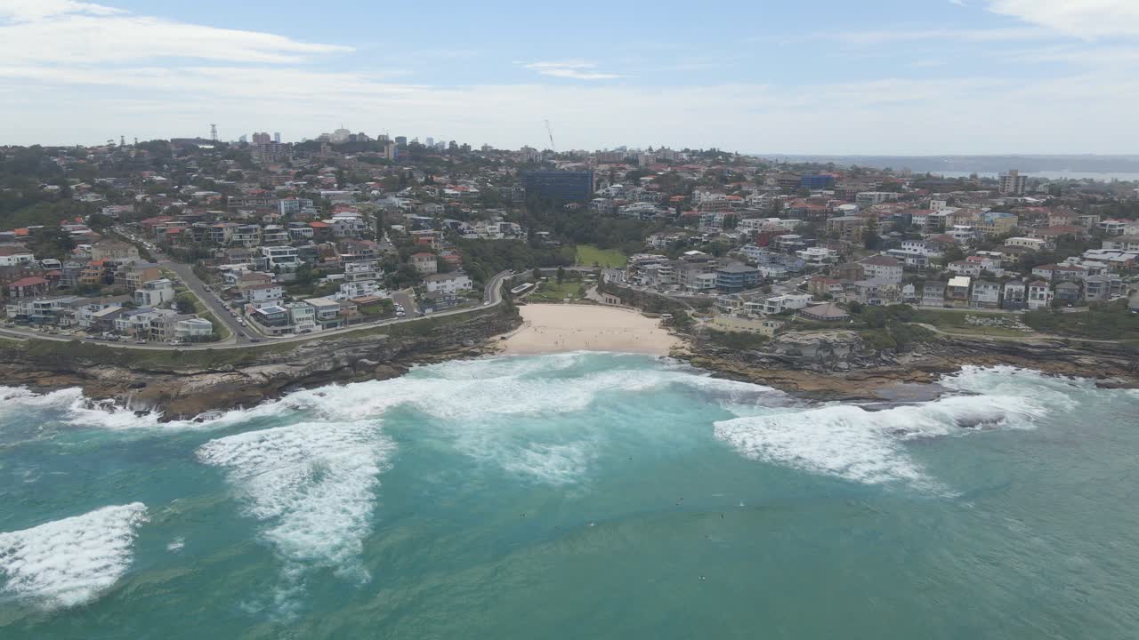 뉴 사우스 웨일즈 교외 해안선의 조감도