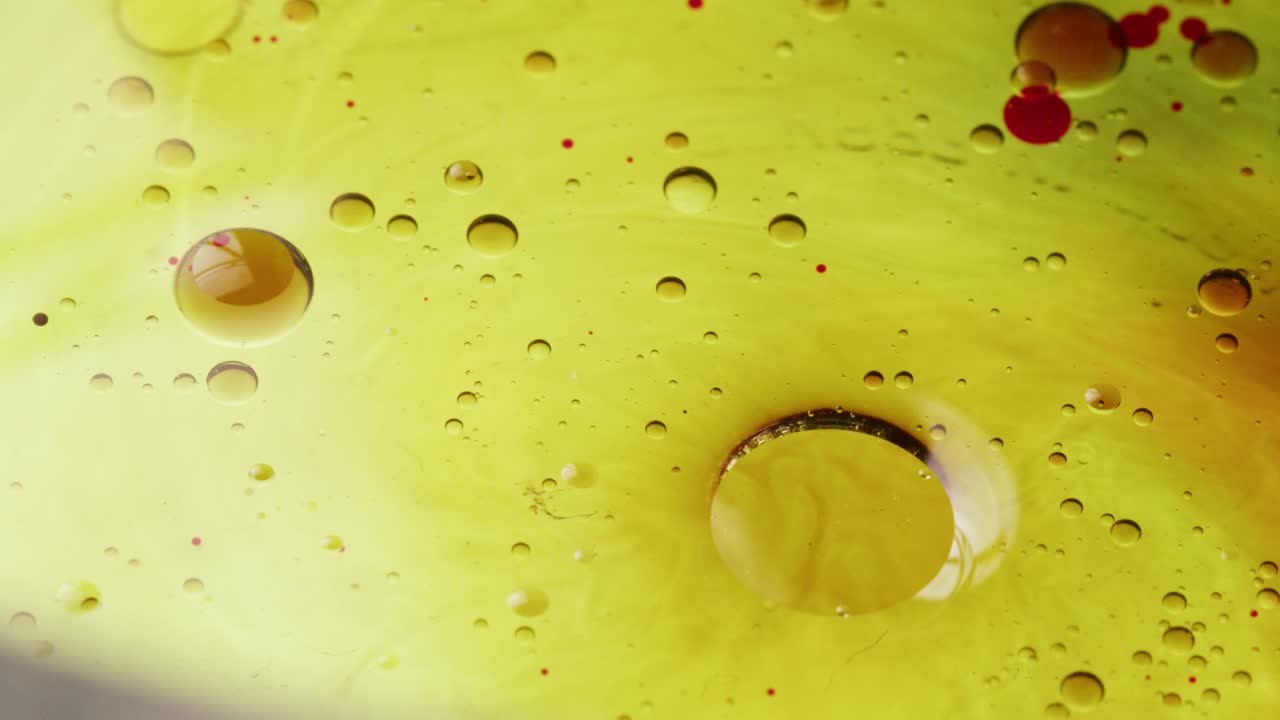 우리의 실험적인 페인트 비디오와 함께 예술적 창의의 깊이를 탐구하십시오. 활기찬 색이 매혹적인 디스플레이에서 생명을 얻습니다.