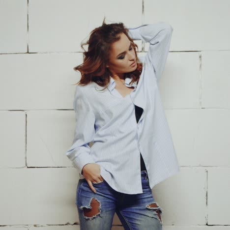 una mujer con estilo.