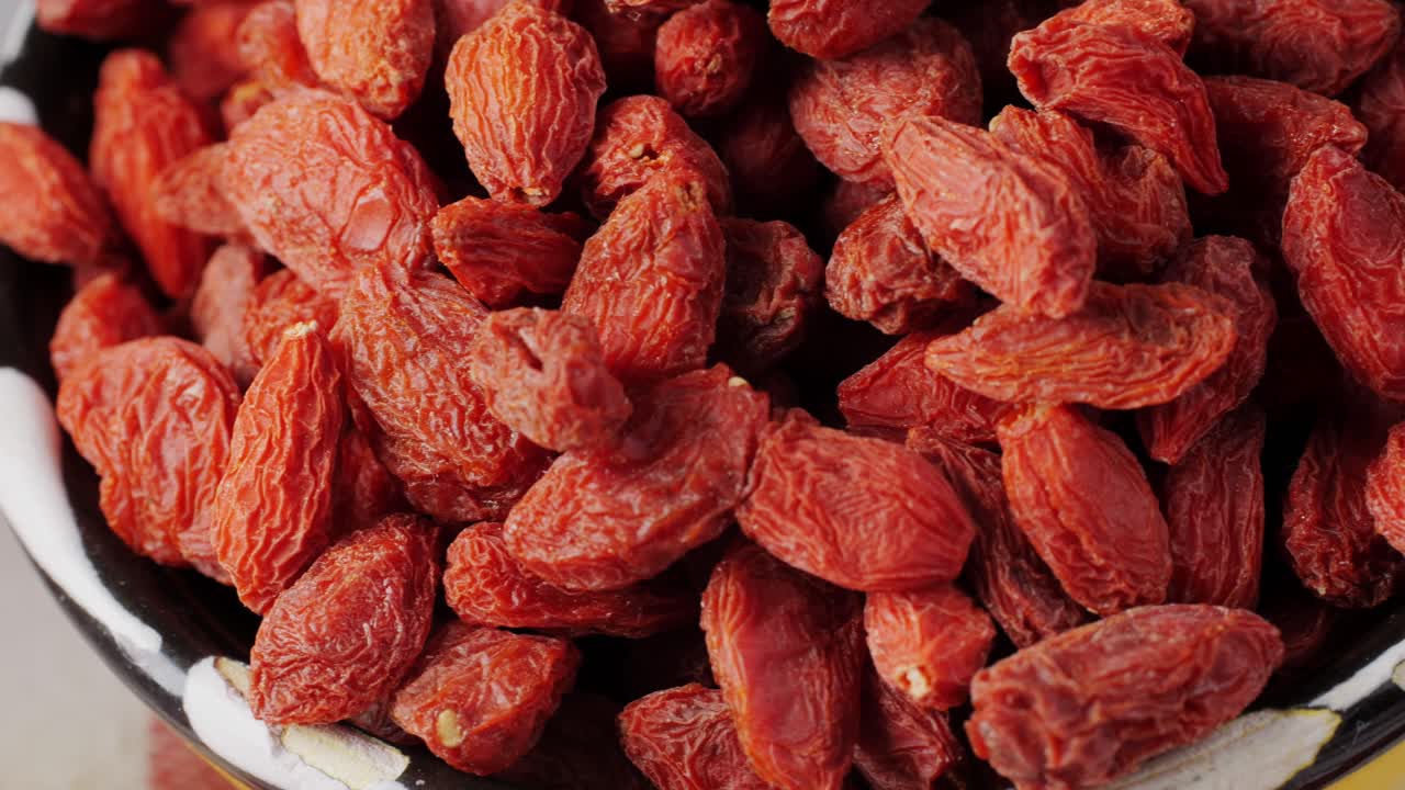 乾燥したゴジベリーを鉢に