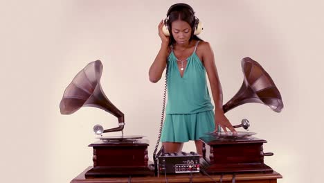 Woman-Dance-DJ-80