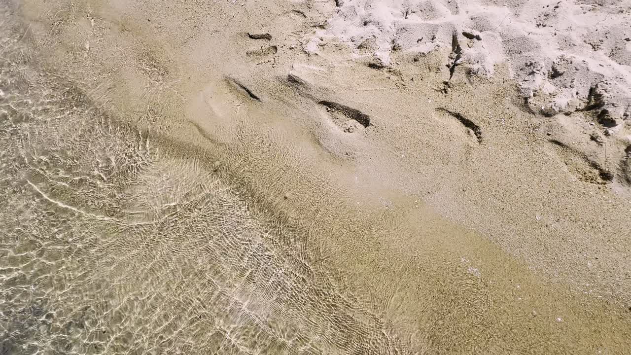 чистые пляжи с голубым флагом на полуострове халкидики, греция