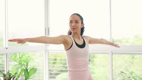 equilibrio de yoga, mujer y hogar con entrenamiento saludable