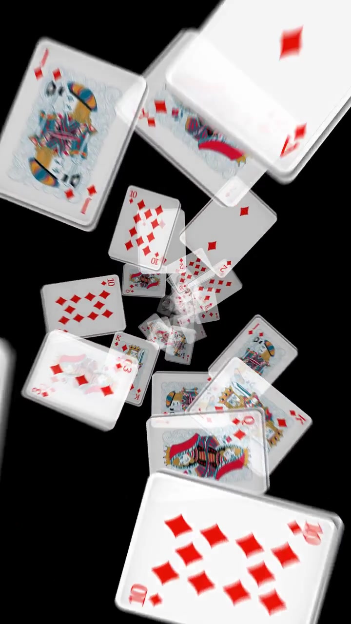 Diverse carte da gioco ruotano e cadono nello spazio con sfocatura di movimento dinamica, su uno sfondo nero senza soluzione di continuità per un effetto drammatico ed energico