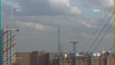 vista de la ciudad a través de una cámara distorsionada