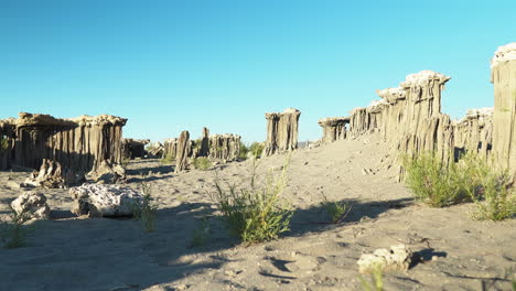 Spektakuläre-Sedimentformationen-Entlang-Der-Ufer-Des-Mono-Lake-Sand-Tuffstein