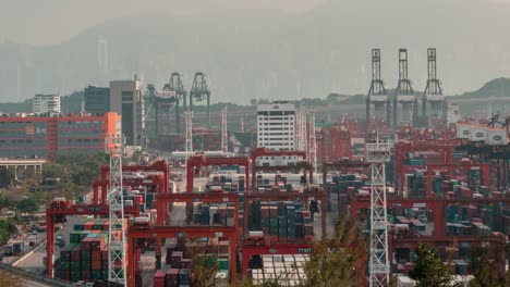 hong kong, 9 de enero de 2019: lapso de tiempo del puerto de envío industrial con contenedores y grúas.