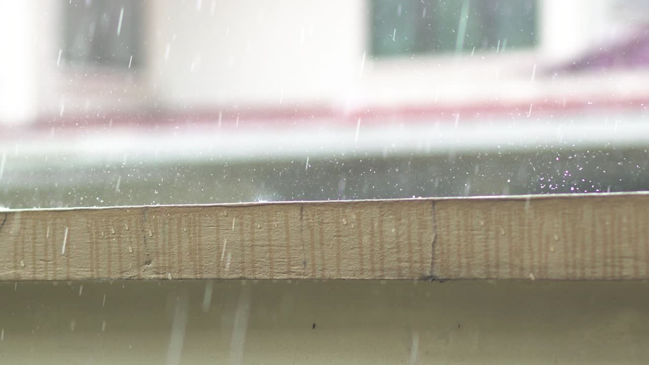 4k 영상으로 열대 방울이 떨어지는 장면