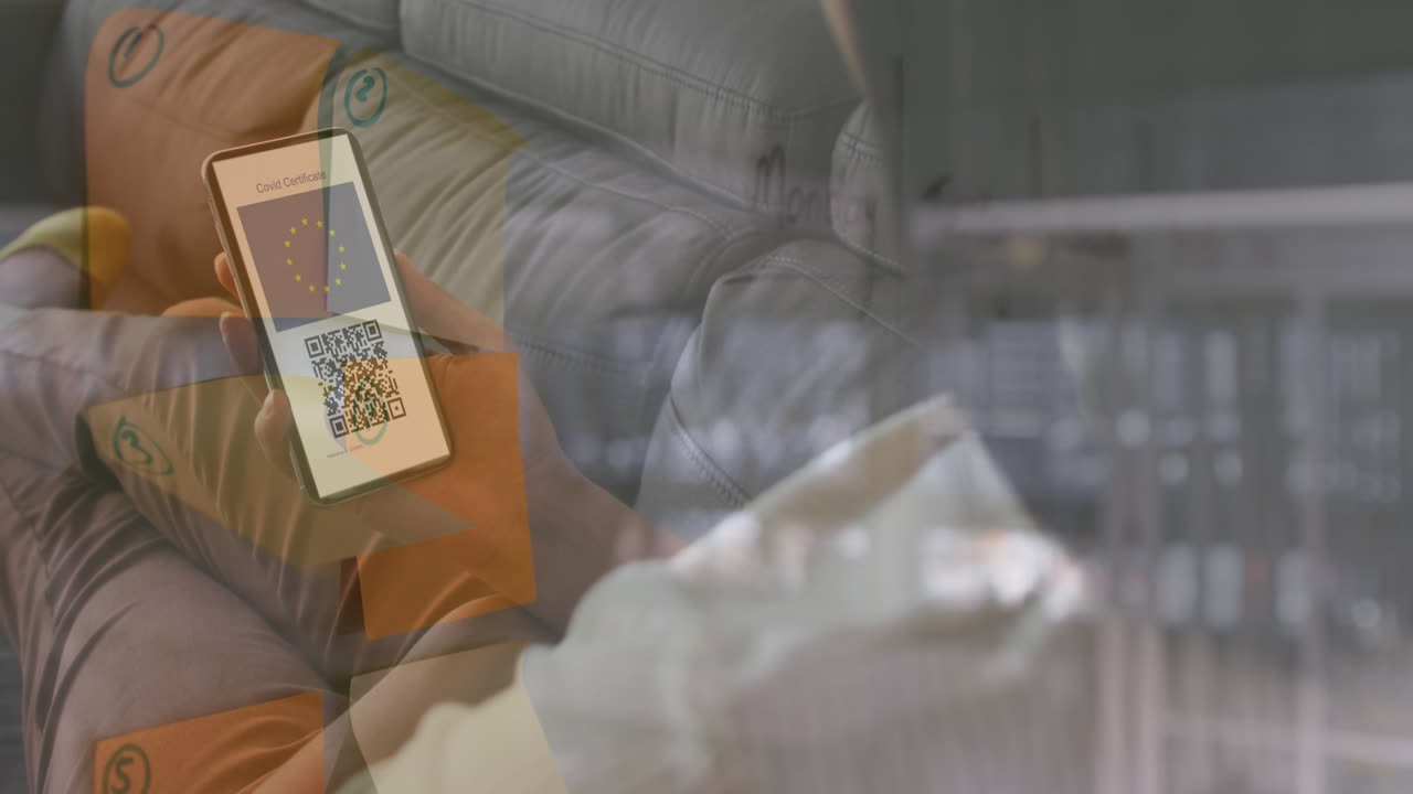 animación de una mujer con un teléfono inteligente con pasaporte de vacunación contra la covid-19 sobre el paisaje urbano