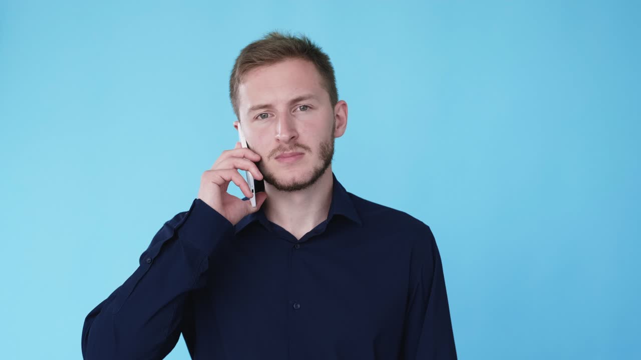 전화 불만 불쾌한 대화 남자 전화