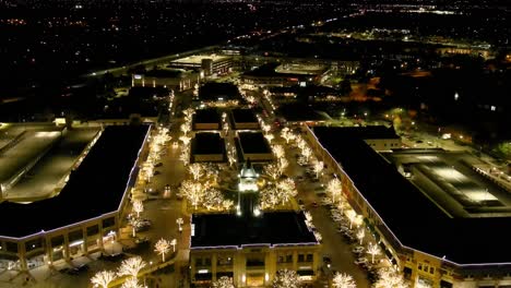 Video-De-Dron-Del-Centro-Comercial-Lacenterra-En-Katy,-Texas,-De-Noche