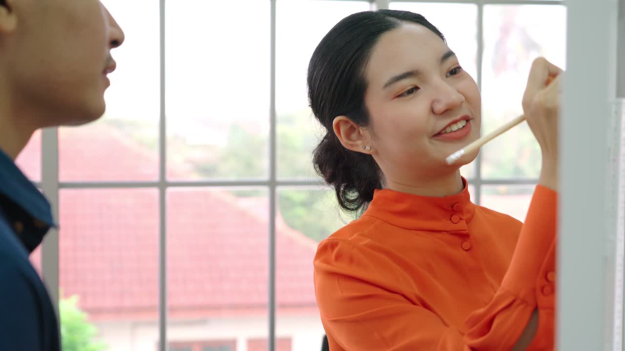 사업가 들 은 프로젝트 계획 위원회 에서 일 한다