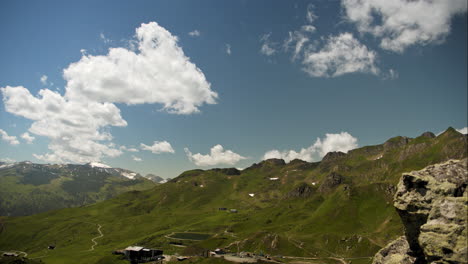 Timelapse-De-Montaña-Con-Cielo-Nublado