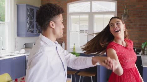 montaje de diversas parejas enamoradas bailando en casa