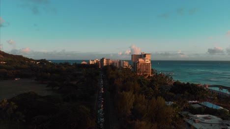 Aerial-drone-footage-of-Honolulu,-Hawaii