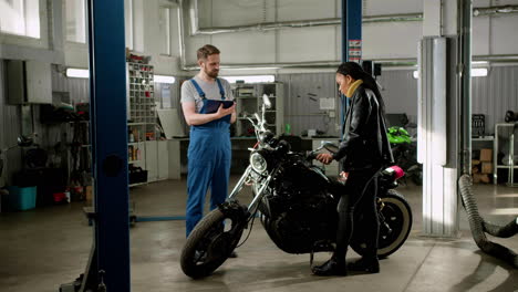 Mechanic-and-rider-talking-at-the-garage