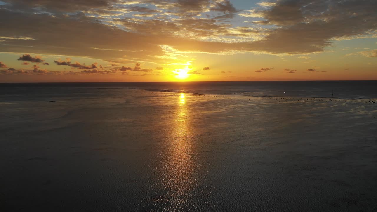 islas cook - atardecer en el océano aitutaki con el mavicpro2