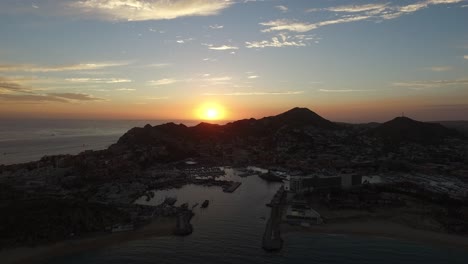 toma aérea de drones de la puesta de sol en los cabos, baja california sur