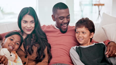 mujer, padre e hijos