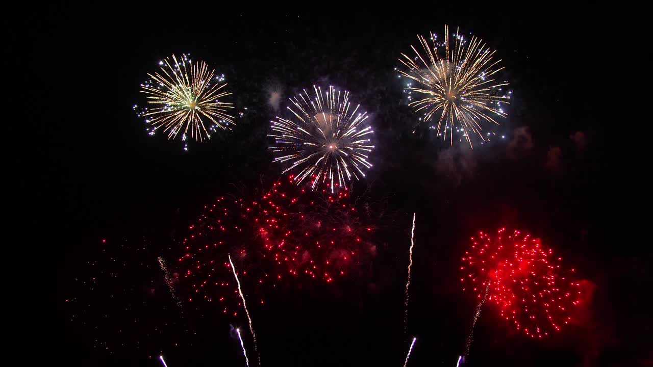 exhibición de fuegos artificiales coloridos fondo nocturno