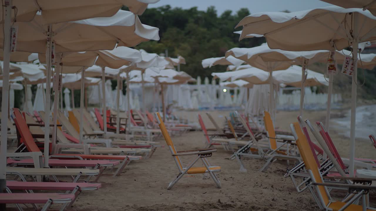 Area resort deserta in riva al mare, Grecia