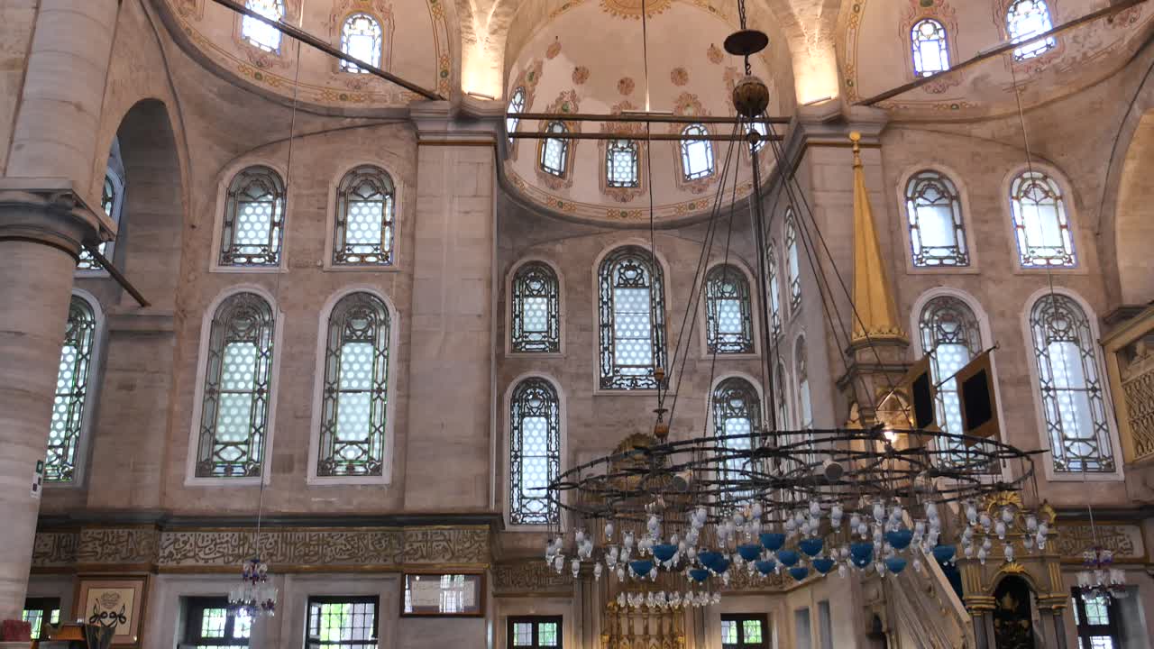 el interior de una mezquita