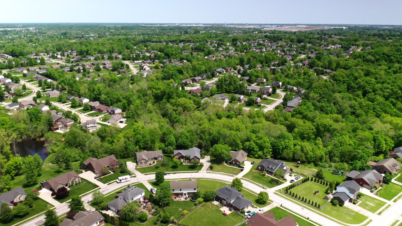 toma de un dron de un vecindario en el condado de boone, kentucky