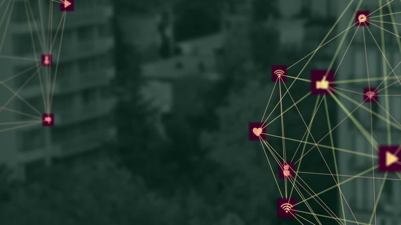 animación de globos de iconos digitales girando contra la vista aérea de edificios altos