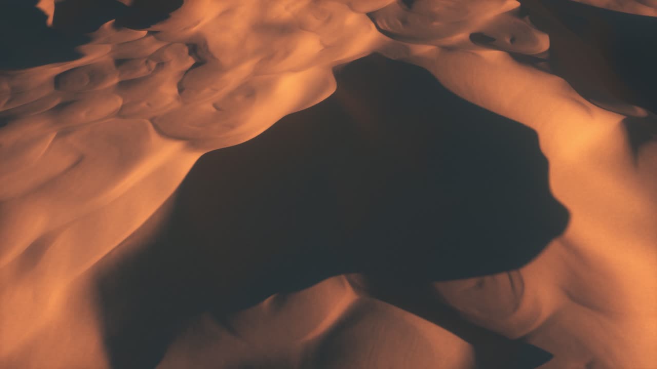 las dunas de arena del desierto al amanecer