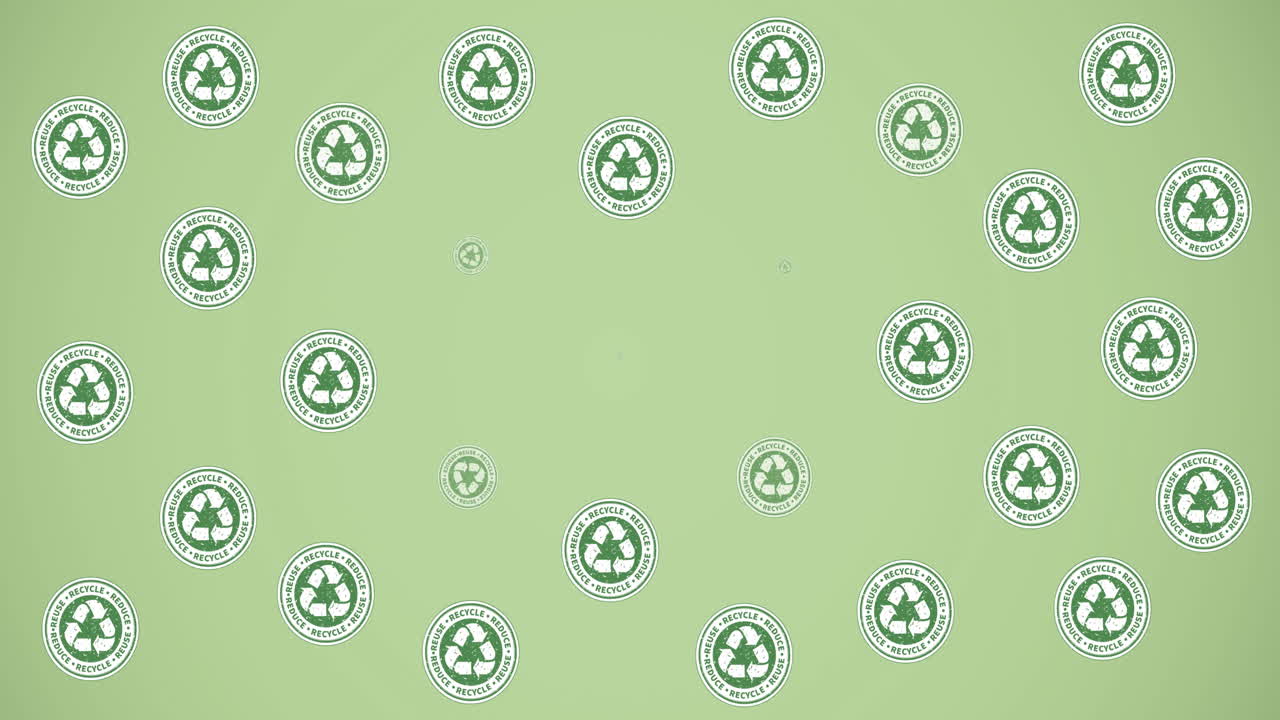 animación de múltiples textos y logotipos de reciclaje que caen, y árboles en bombillas en verde
