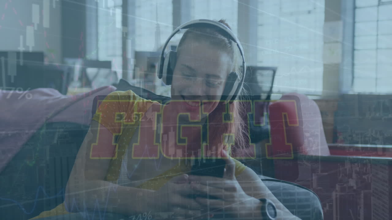 금융 데이터 처리의 애니메이션과 스마트폰을 사용하는 백인 여성에 대한 문자 싸움