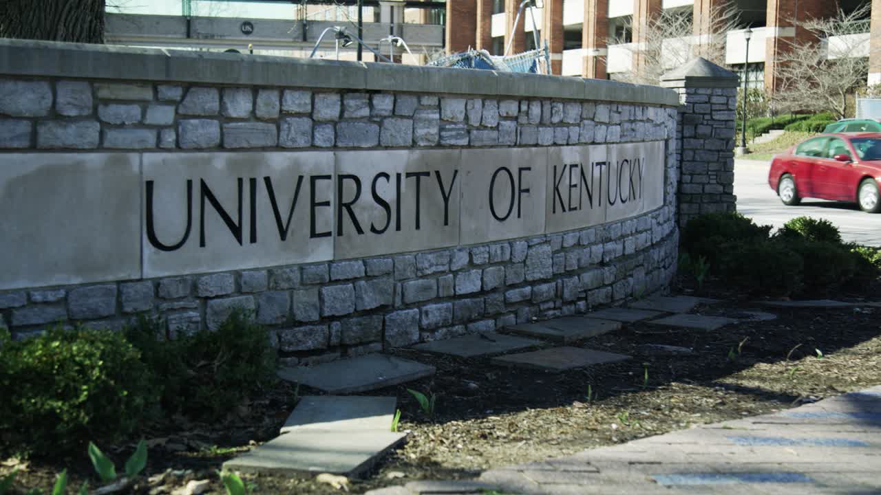 el letrero de la universidad de kentucky