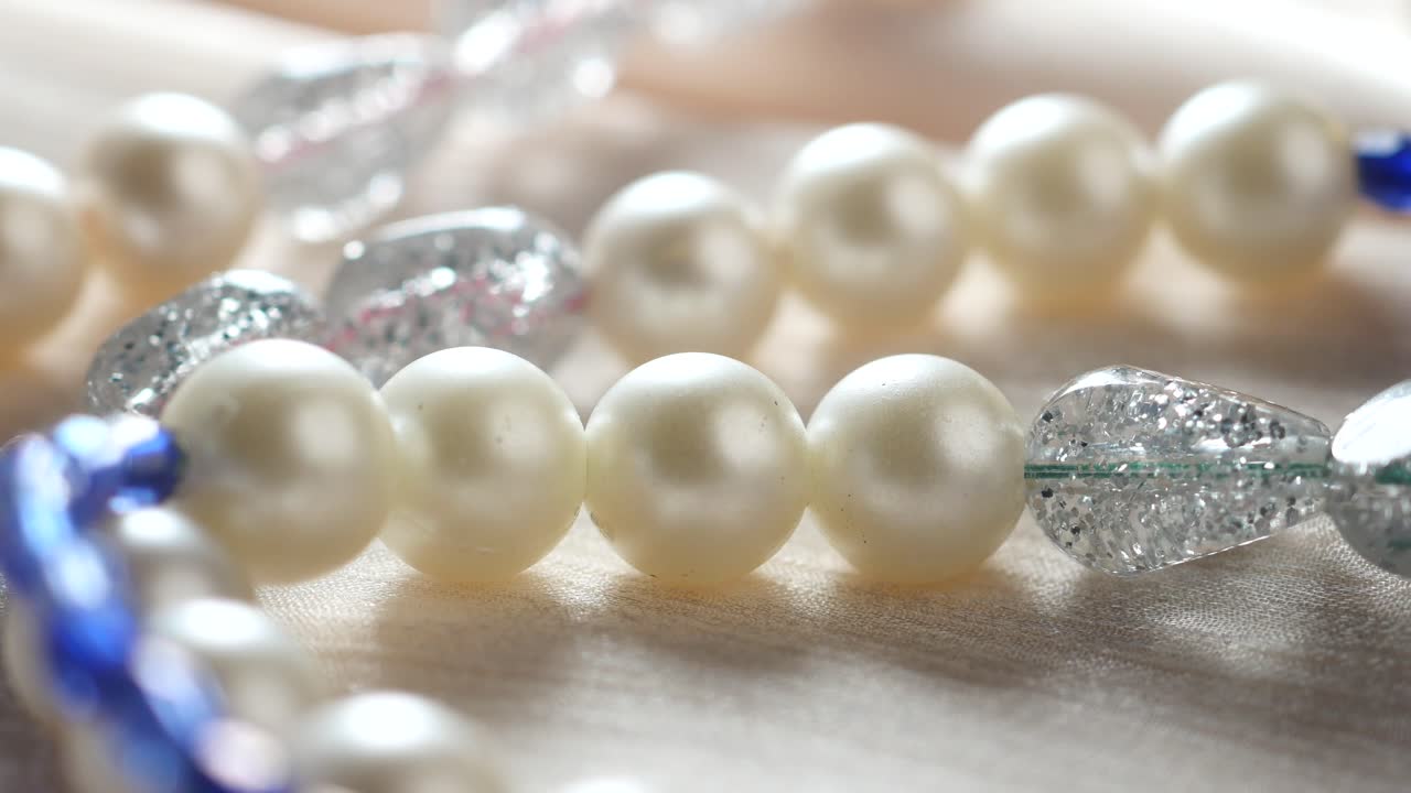 Elegant Pearl Necklace with Decorative Beads