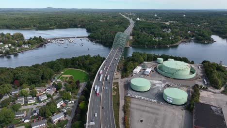 puente del río piscataqua entre portsmouth new hampshire y kittery maine