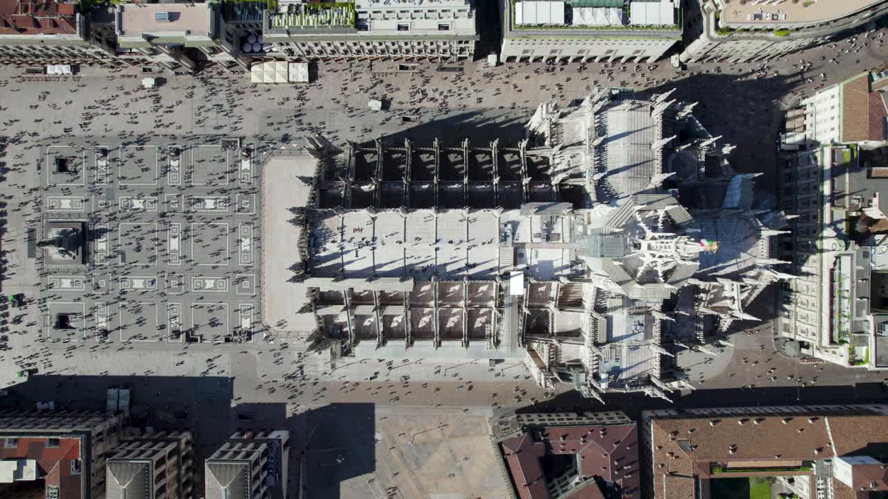 이탈리아 밀라노 두오모 대성당의 고딕 및 르네상스 건축, 공중 오버헤드 전망