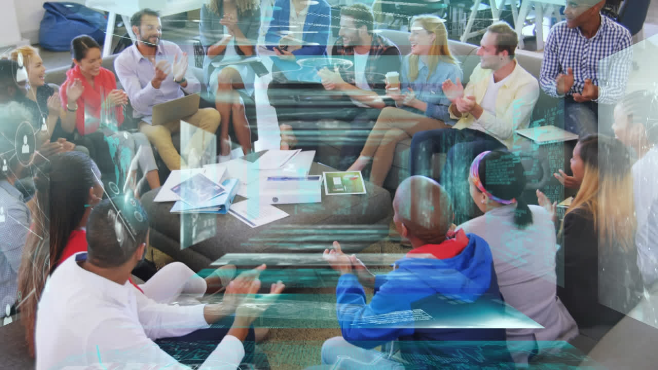 다양한 남성과 여성 비즈니스 동료가 사무실에서 손을 박는 데이터의 애니메이션