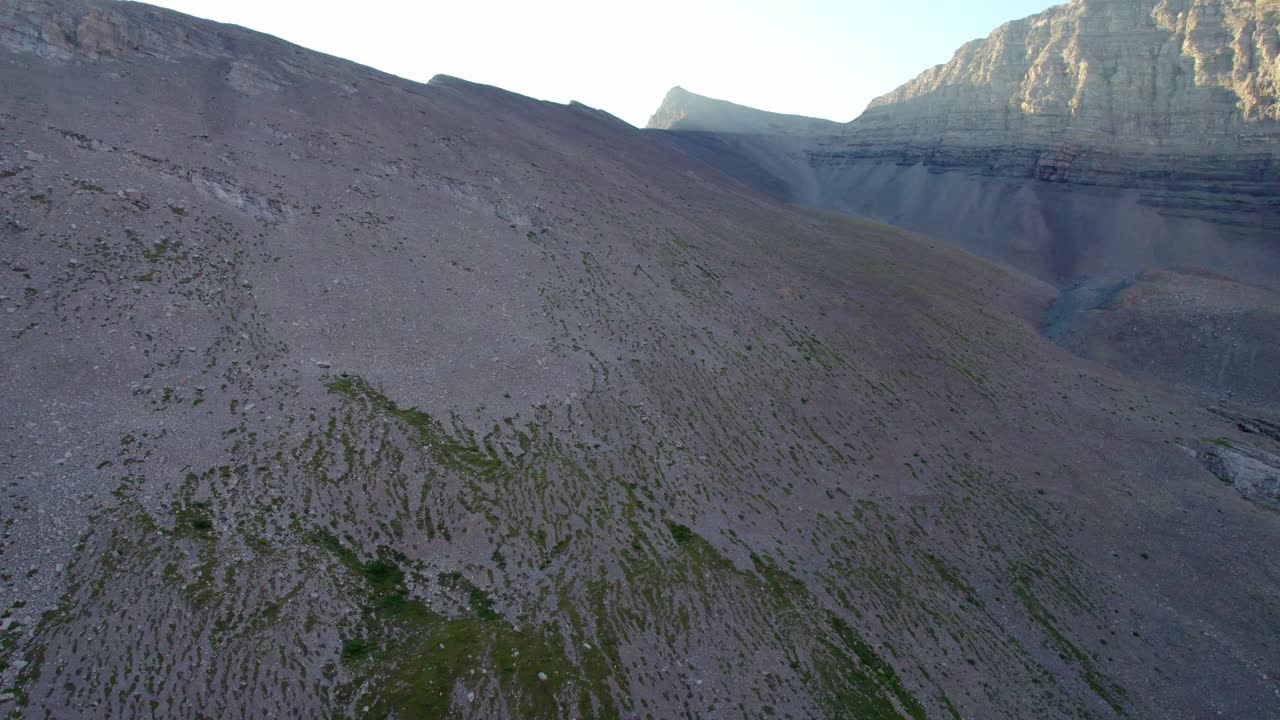 항공 바위 알파인 산 카나르본 피크, 카나나스키스, 앨버타, 캐나다