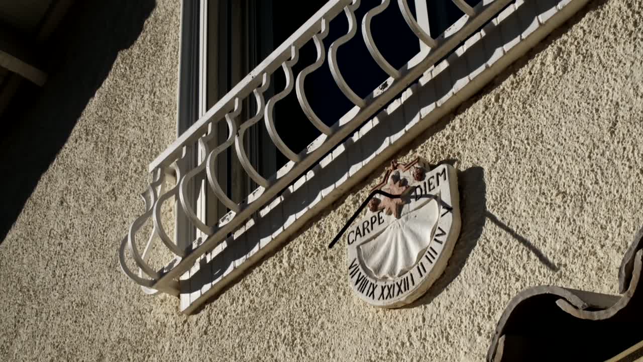 timelapse della meridiana davanti a casa