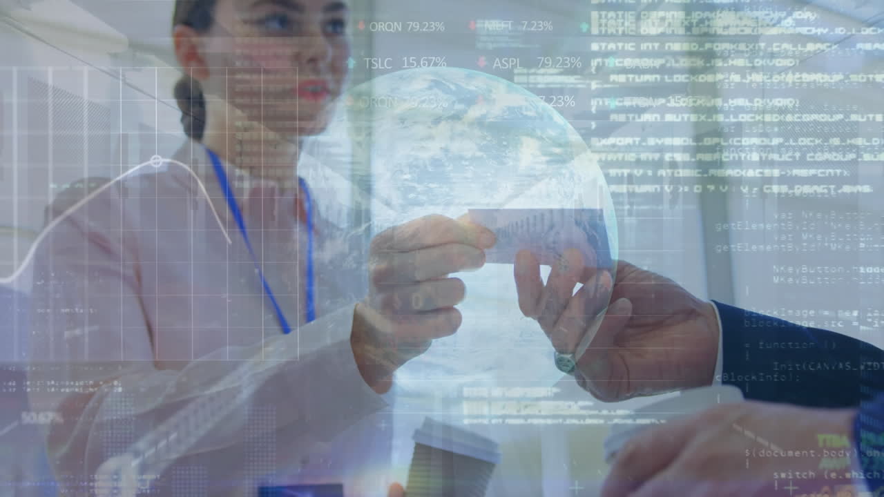 animación de un tablero de comercio, códigos binarios en una mujer caucásica entregando una tarjeta de visita a un hombre