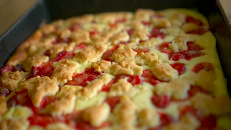 pastel de fresas frescas en el plato