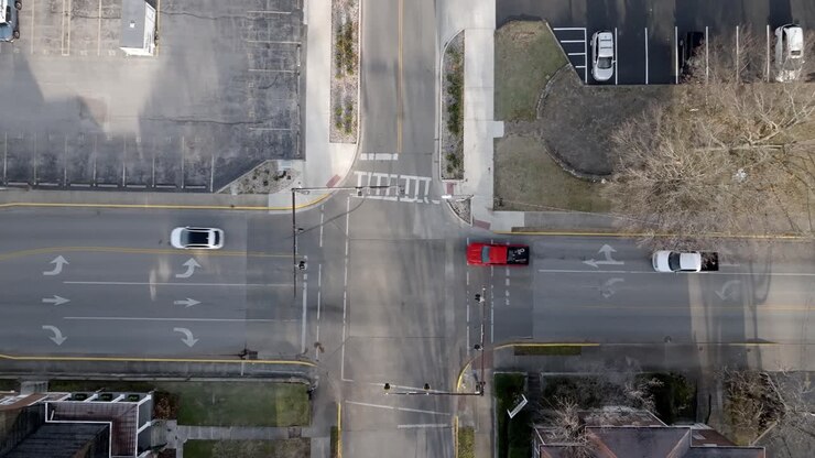 Bowling Green, Kentucky four way intersection with car traffic and drone video overhead
